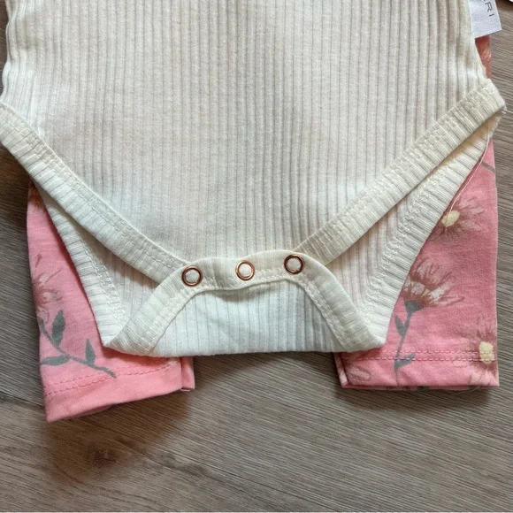 NWT Cream and Pink Onesie Set - Picture 3 of 7